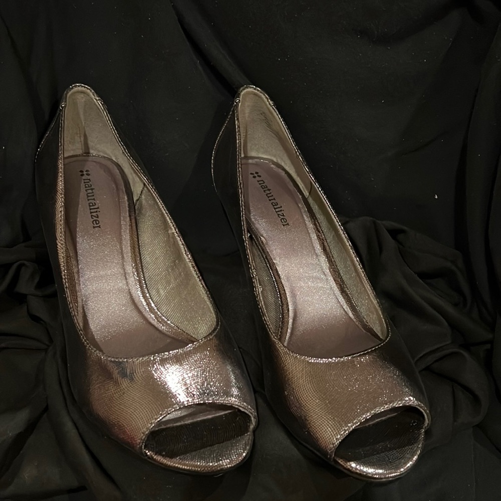Naturalizer Peep Toe Pump